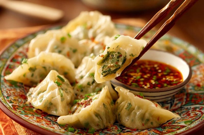 Gedämpfte Gemüse-Dumplings mit Chili-Dip