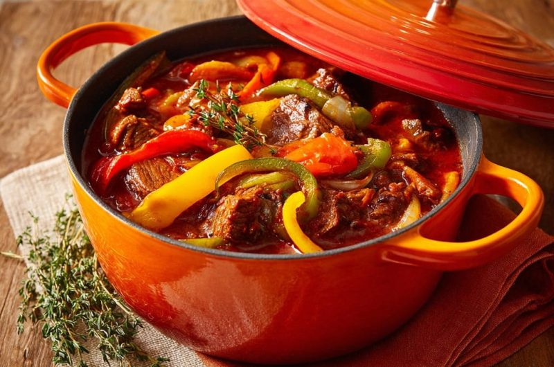 Herzhaftes Paprika-Rindergulasch