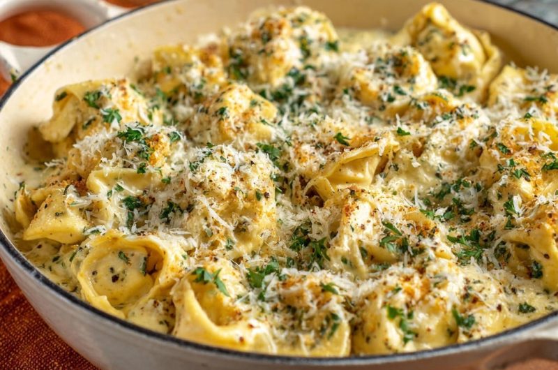 Cremige Tortellini in sämiger Käsesoße