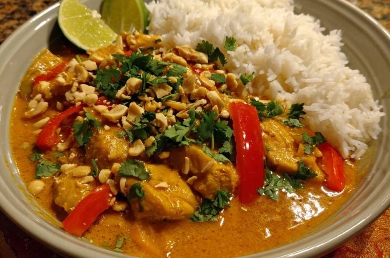 Cremiges Thai-Erdnuss-Hühnercurry