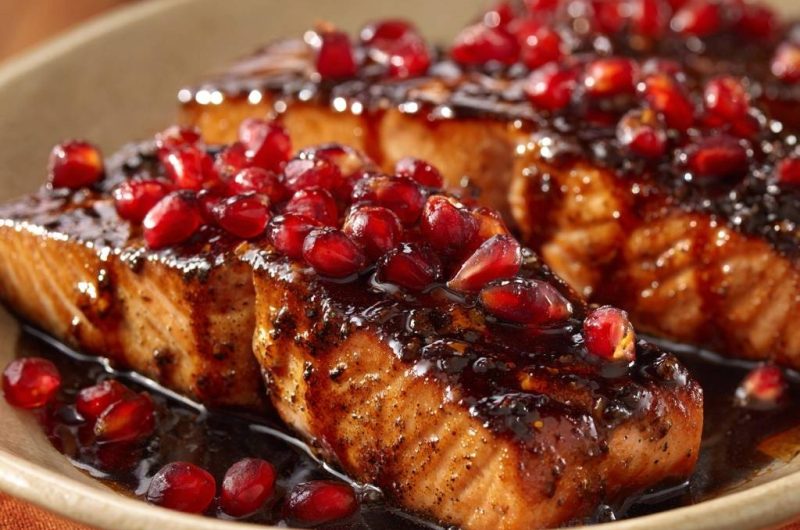 Granatapfel-glasierter Lachs (Nie wieder trockener Lachs!)