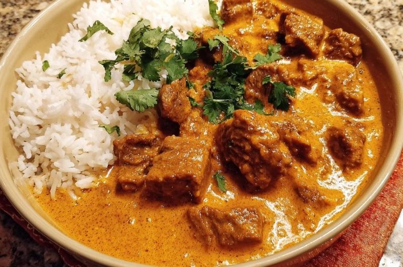 Saftiges Rindfleisch-Curry mit Reis