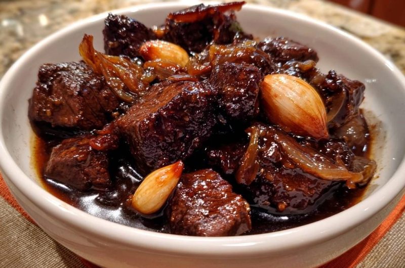 Saftiges Rindfleisch mit Zwiebeln & Knoblauch