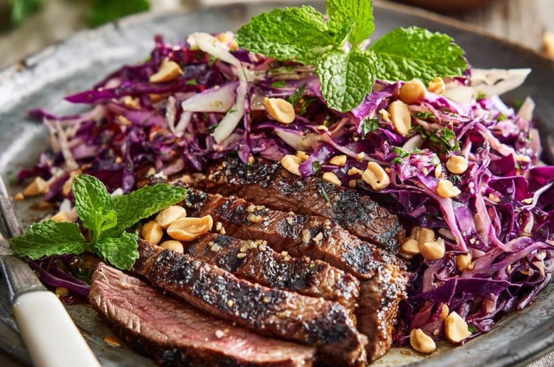 Saftiges Steak mit knackigem Asia-Krautsalat