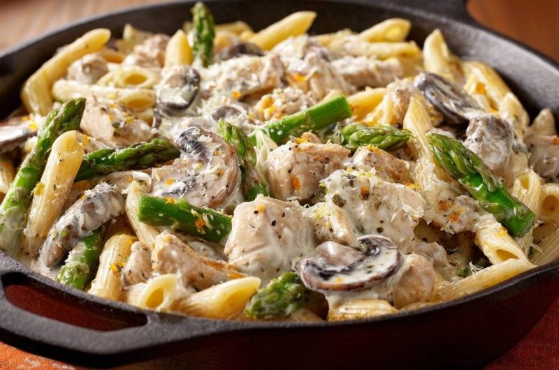 Cremige Penne mit Hähnchen, Spargel und Pilzen (Keine wässrige Soße mehr!)