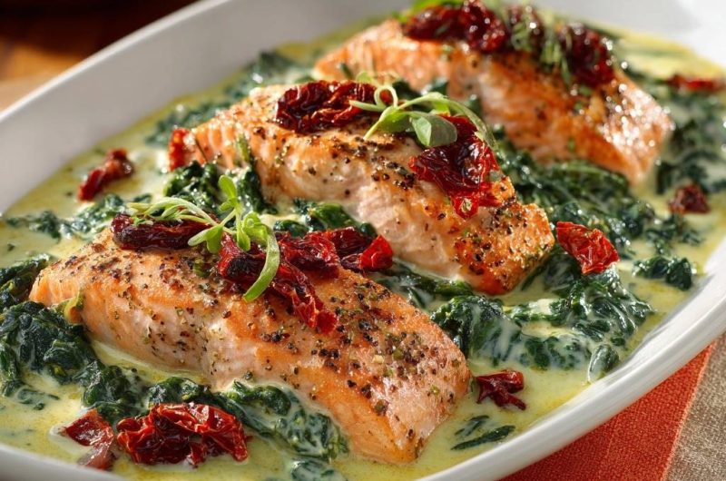 Cremiger Spinat-Lachs mit Sonnentomaten (Keine wässrige Soße mehr!)