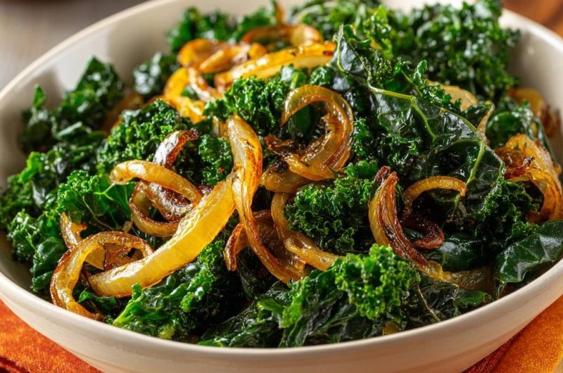 Knackiger Grünkohl mit karamellisierten Zwiebeln