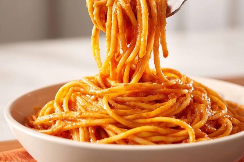 Perfekte Spaghetti mit Tomatensoße