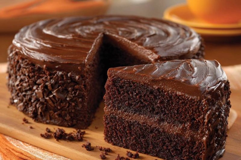 Ultimativer Schokoladenkuchen (Nie wieder trockener Kuchen!)