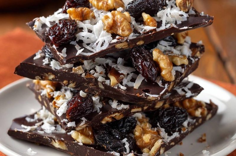 Walnuss-Pflaumen-Kokos-Schokoladenbark (Nie wieder blühende Schokolade!)
