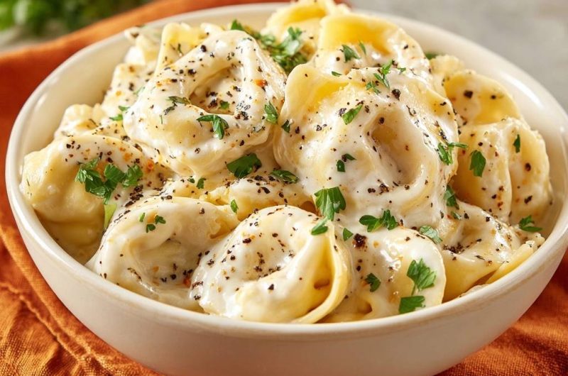 Cremige Ravioli mit Pfeffer und Petersilie