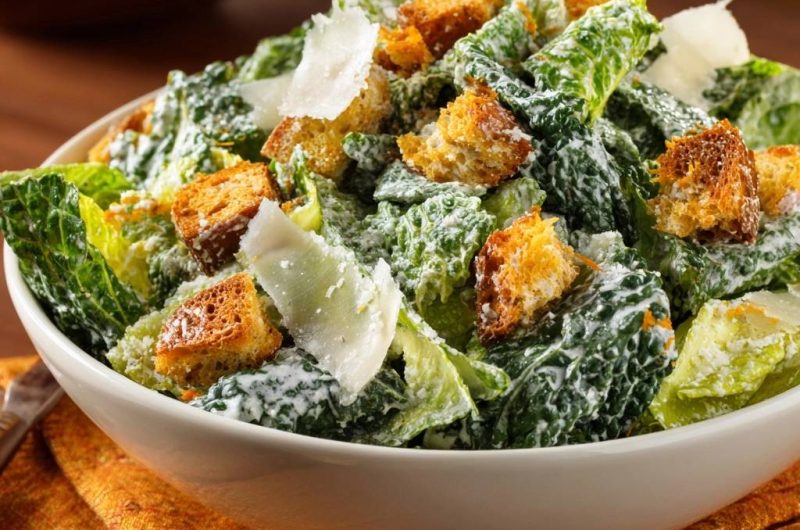 Knuspriger Caesar Salad