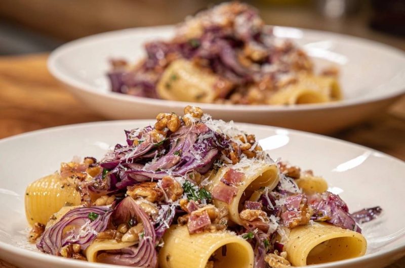 Rigatoni mit Radicchio, Walnüssen und Speck