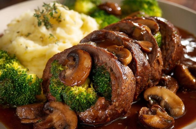 Saftige Pilzrouladen mit Püree und Brokkoli
