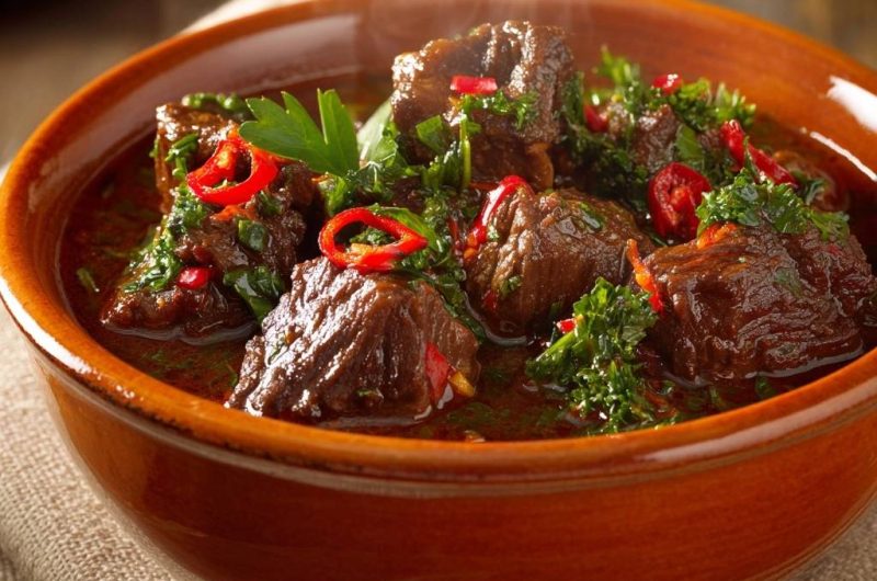 Scharfes Rindfleisch mit Chili und Koriander