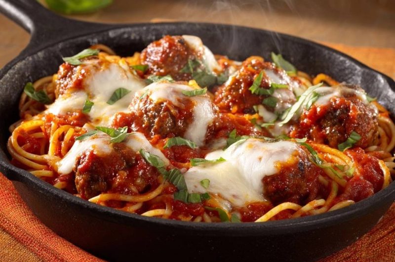 Spaghetti mit saftigen Fleischbällchen