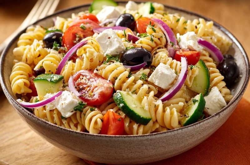 Griechischer Fusilli-Salat