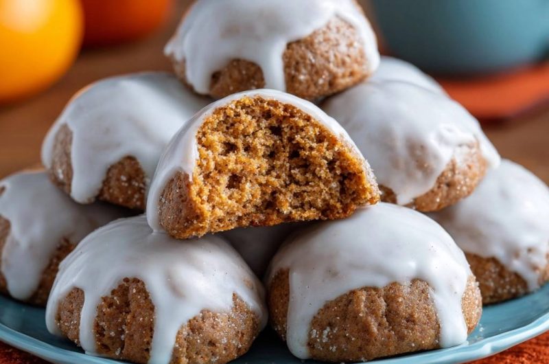 Herbstliche Kürbiskekse mit Zuckerguss (Nie wieder flache Kürbiskekse!)