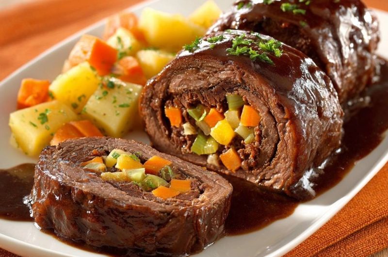 Klassische Rinderrouladen mit Wurzelgemüse