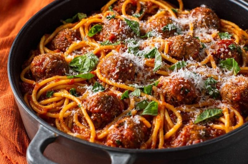 Klassische Spaghetti mit Fleischbällchen