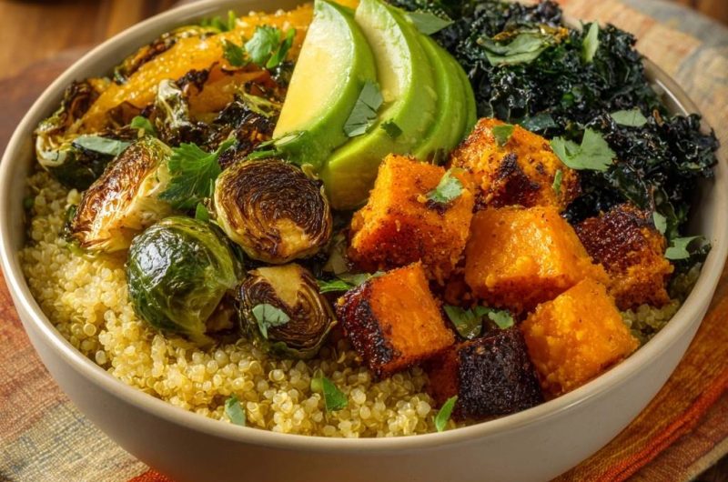 Knusprige Rosenkohl-Süßkartoffel-Quinoa-Bowl