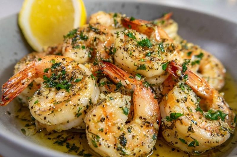 Saftige Knoblauch-Garnelen mit Petersilie