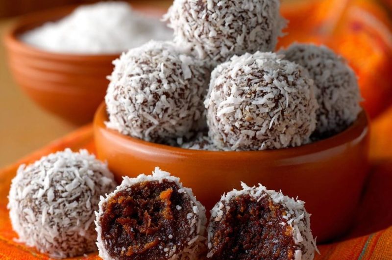 Saftige Kokos-Dattel-Karotten-Bällchen