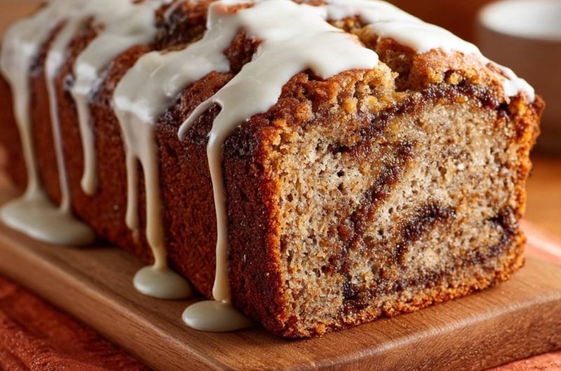 Saftiges Bananenbrot mit cremiger Glasur