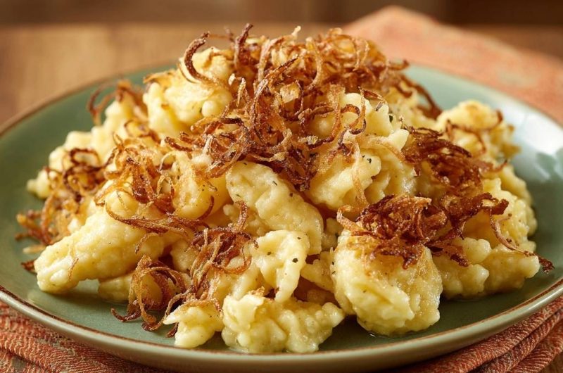 Semmelknödel mit knusprigen Röstzwiebeln (Nie wieder matschige Röstzwiebeln!)