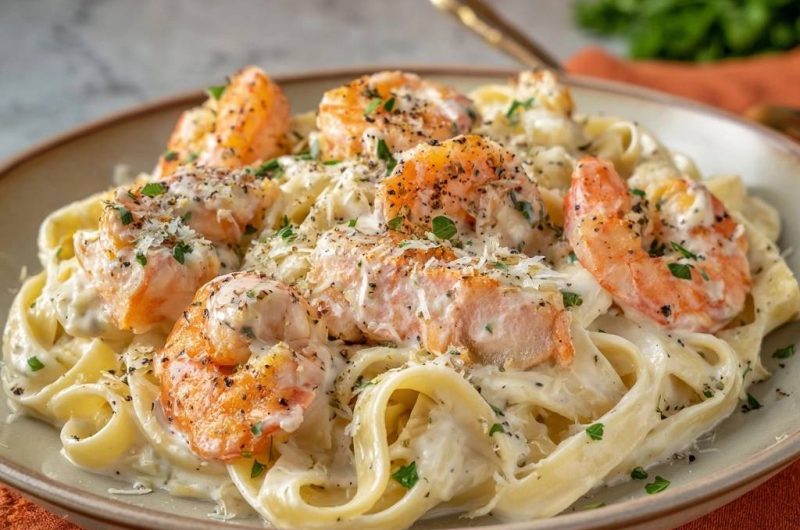 Cremige Garnelen-Lachs-Fettuccine