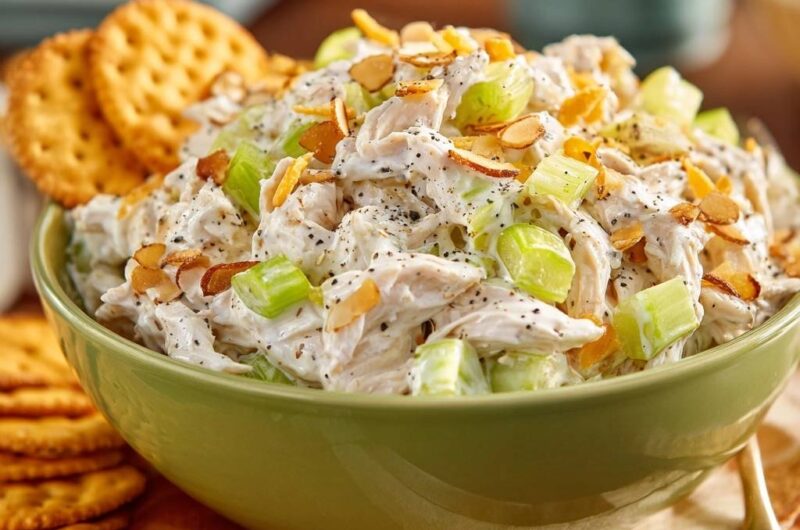 Cremiger Hähnchen-Salat mit Mandeln