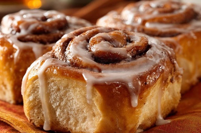 Fluffige Zimtschnecken mit Glasur