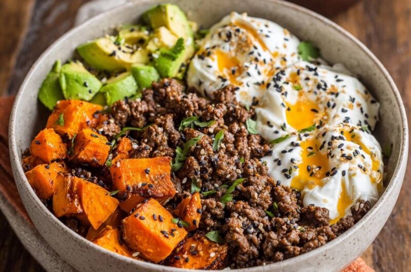 Herzhafte Rinder-Bowl mit Süßkartoffeln