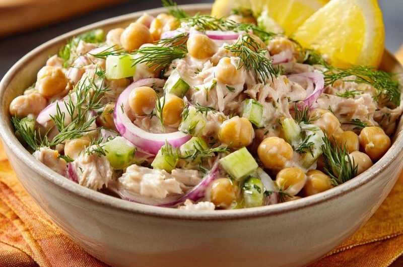 Mediterraner Thunfisch-Kichererbsen-Salat